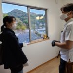 高知市で新築一戸建てを建てているサンブランドハウス高知西店の見学会の様子です。