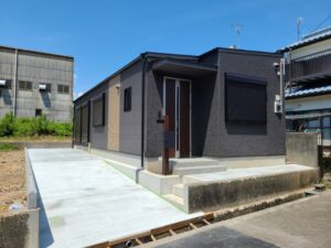 高知市長浜I様邸の新築一戸建ての平屋の完成写真です。